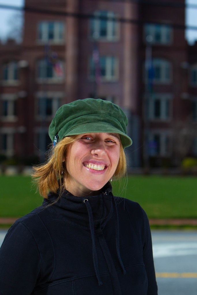 This image has an empty alt attribute; its file name is mercedes.jpg